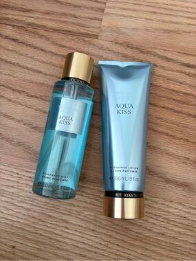 Victoria's Secret Aqua Kiss Mist & Lotion Duo in Blue